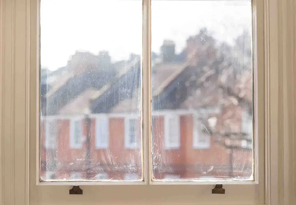How to Clean Dirty Windows at Home: Best DIY Solutions for a Streak-Free Shine
